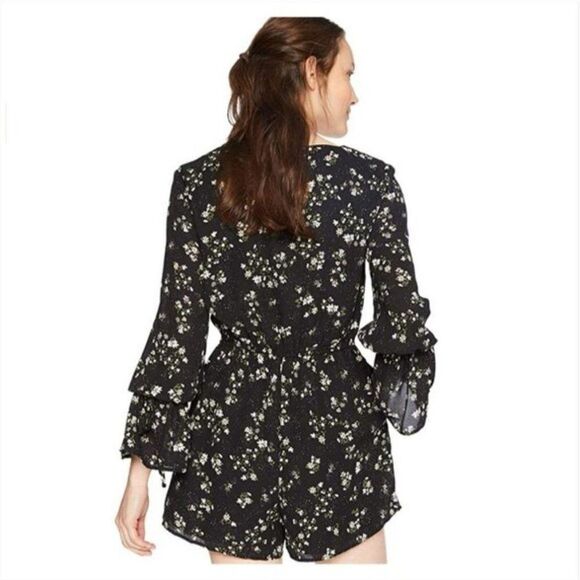 Cupcakes + Cashmere Infinity Romper M Black - Picture 2 of 5